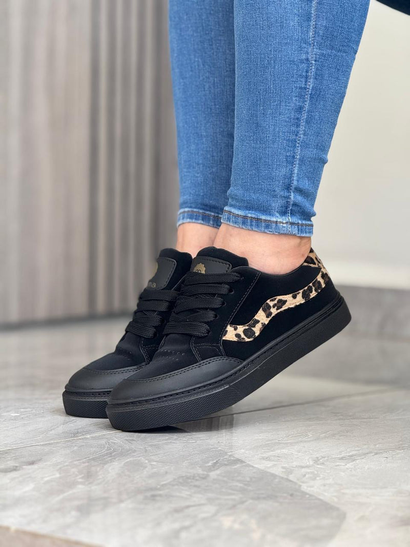 WildStep™ – Tenis Negros con Toque Animal Print