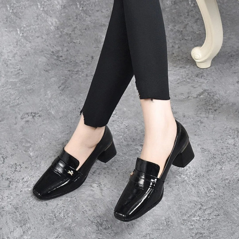 ElegantCharm™ – Mocasines de Tacón en Charol