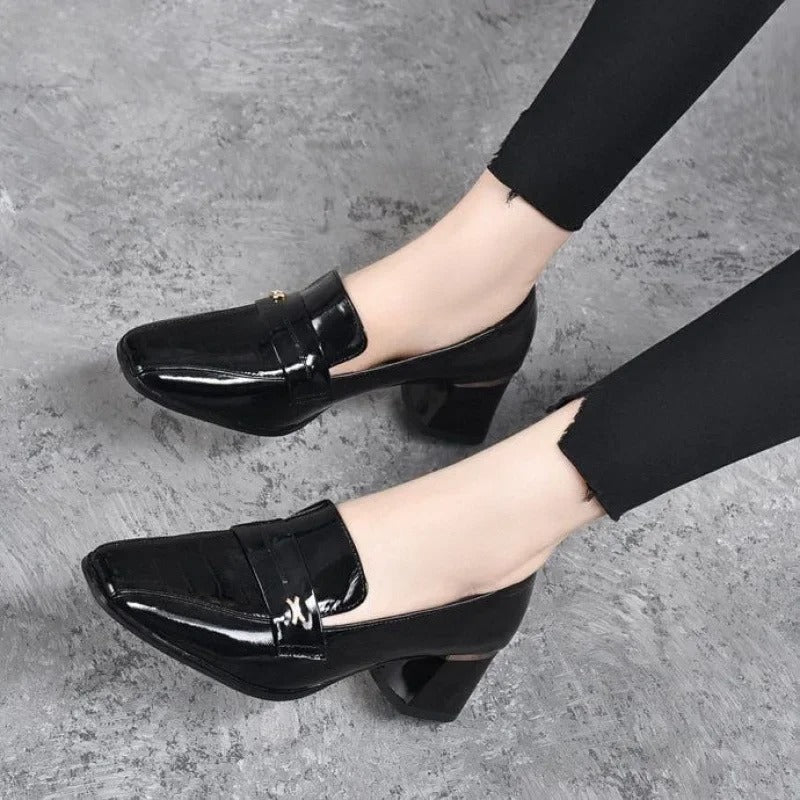 ElegantCharm™ – Mocasines de Tacón en Charol